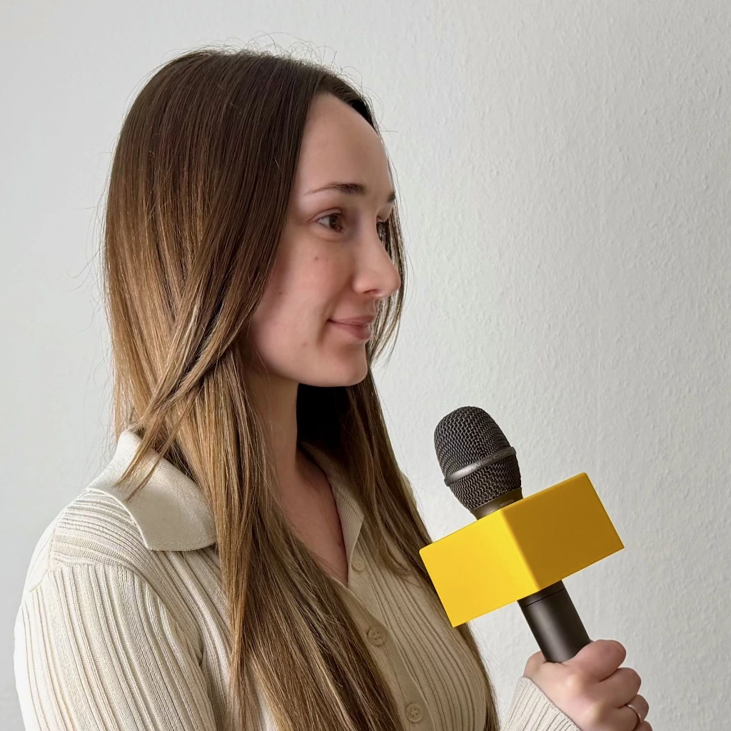 View 1 microphone flag PF 8002.webp