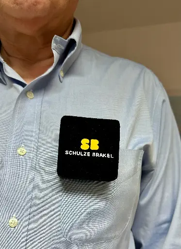 SchulzClip CV: Windschutz für drahtlos Mikrofone (Rode, DJI, Saramonic, Sennheiser, Deity...)